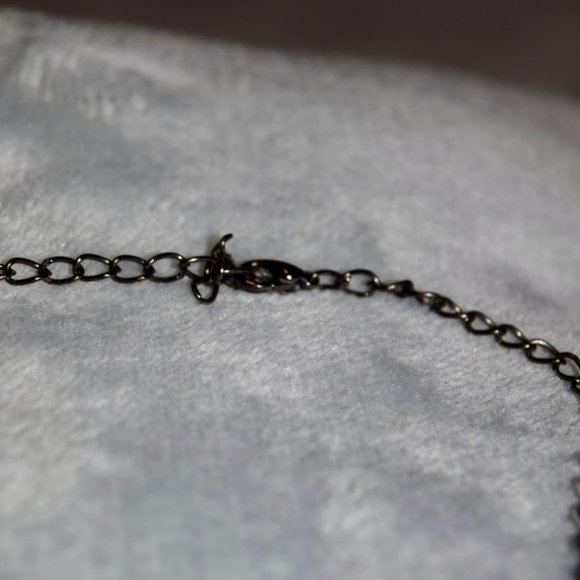 Vintage Fashion Necklace ~ Very Unique Antiqued Brass with Leaves - Picture 5 of 5